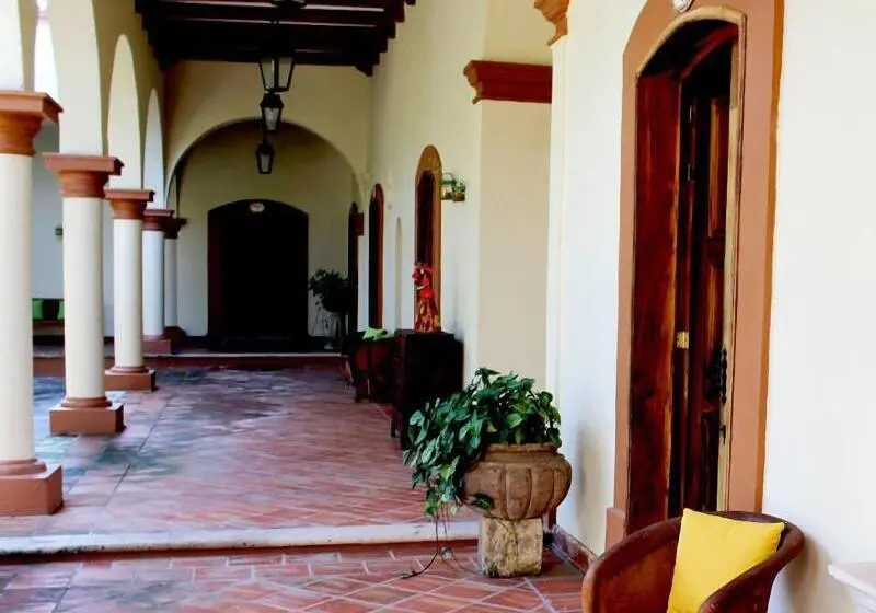 簡易ホテル Hacienda San Nicolas De Las Fuentes