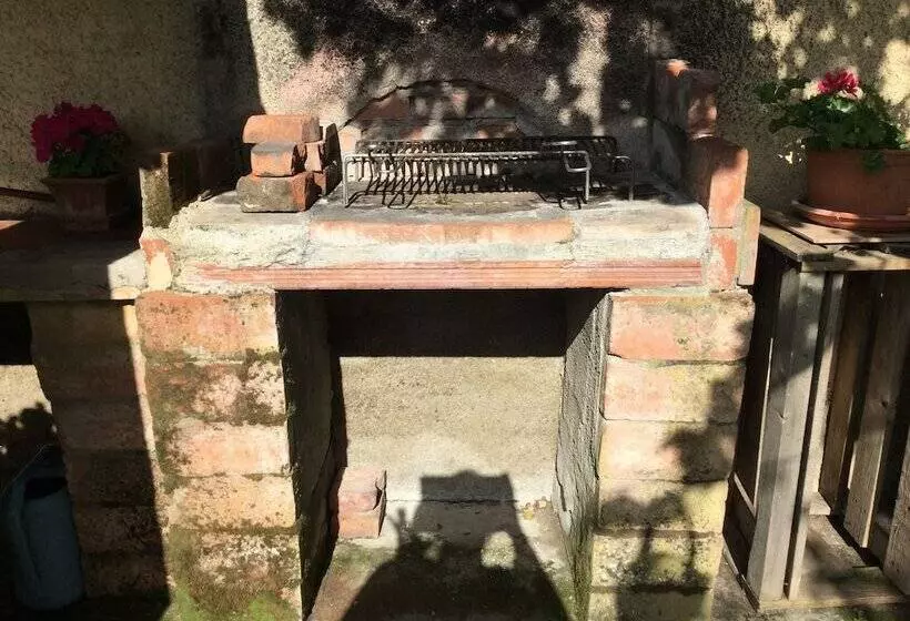 Hotelli Agriturismo Podere Delle Querci