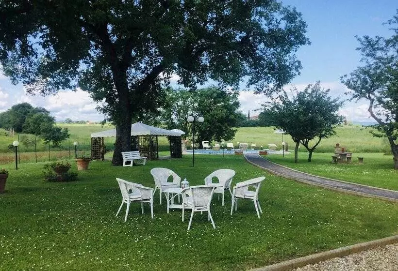 Hotelli Agriturismo Podere Delle Querci