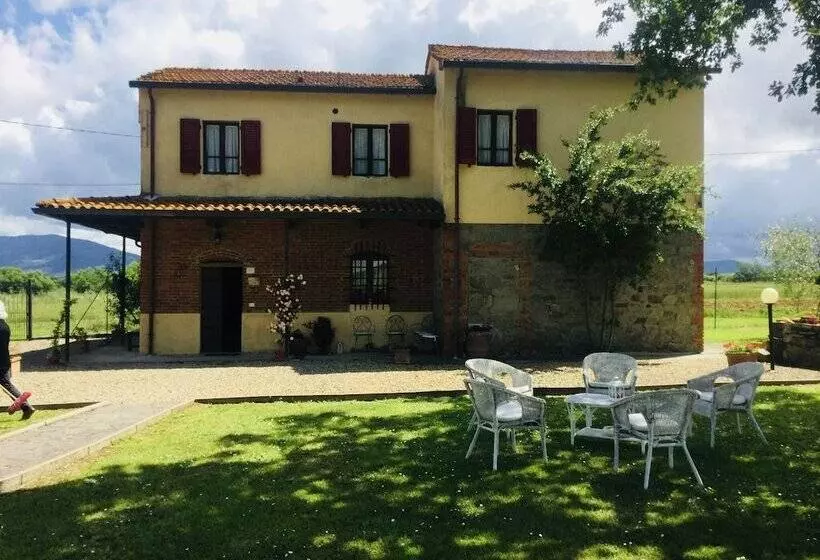 Hotelli Agriturismo Podere Delle Querci