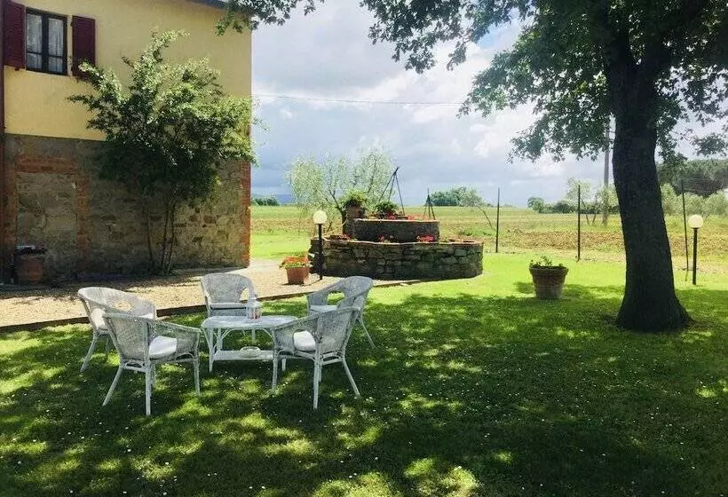 Hotelli Agriturismo Podere Delle Querci