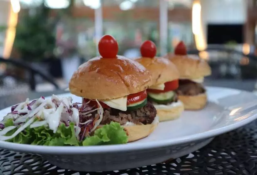 هتل Bw Luxury Jambi