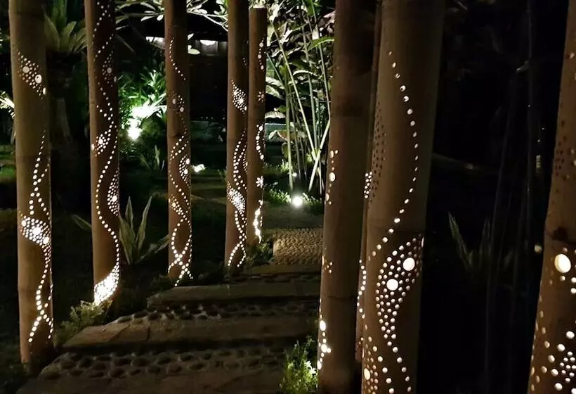 Hotelli Canvas Escape Resort