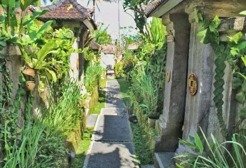 Hotelli Lodtunduh Sari