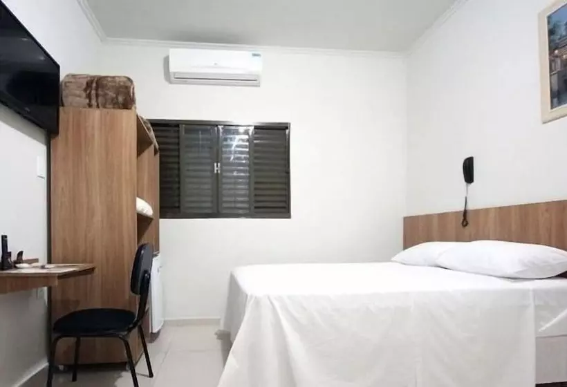 Hotelli Pousada Esmeralda Olimpia