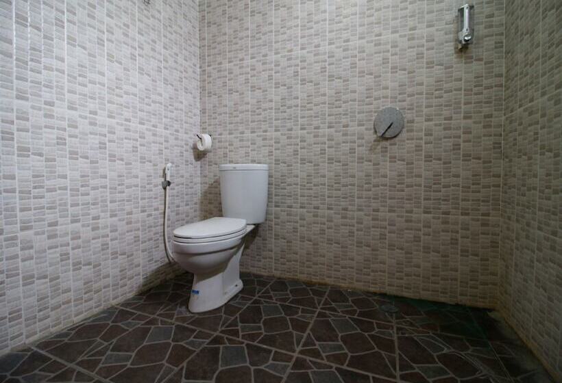 בית מלון כפרי Reddoorz Plus Near Pelabuhan Makassar