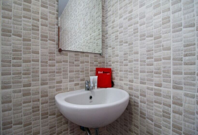 בית מלון כפרי Reddoorz Plus Near Pelabuhan Makassar