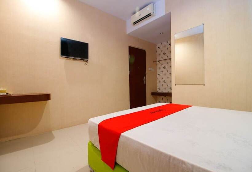 בית מלון כפרי Reddoorz Plus Near Pelabuhan Makassar