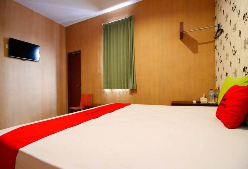 בית מלון כפרי Reddoorz Plus Near Pelabuhan Makassar