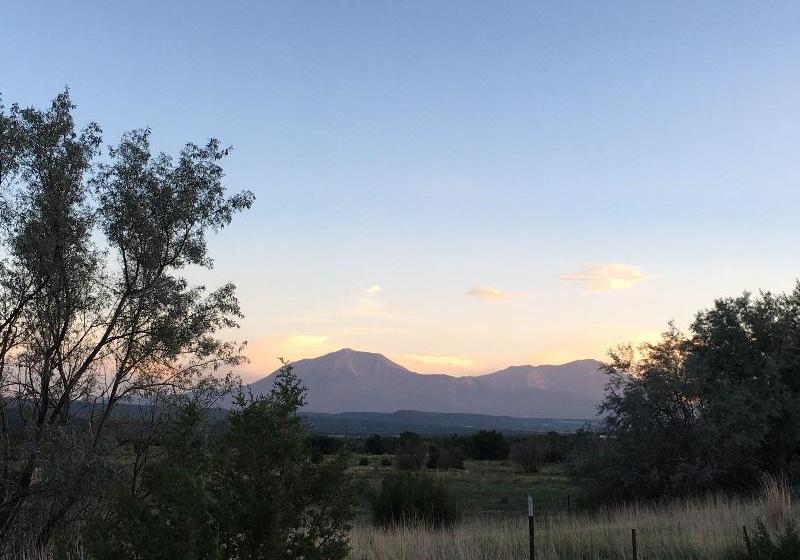 Мотель Spanish Peaks Inn