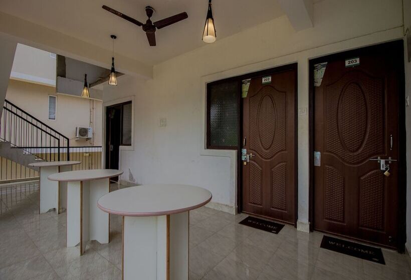 Oyo 14449 Home Decent Studio Calangute