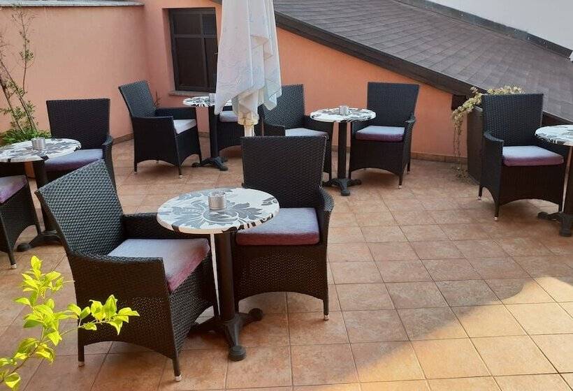 پانسیون Log In Rooms