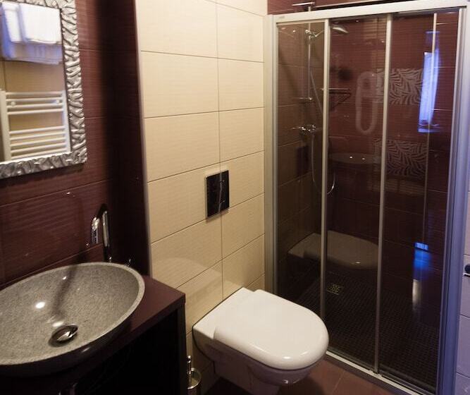 پانسیون Log In Rooms