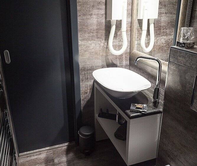 پانسیون Log In Rooms