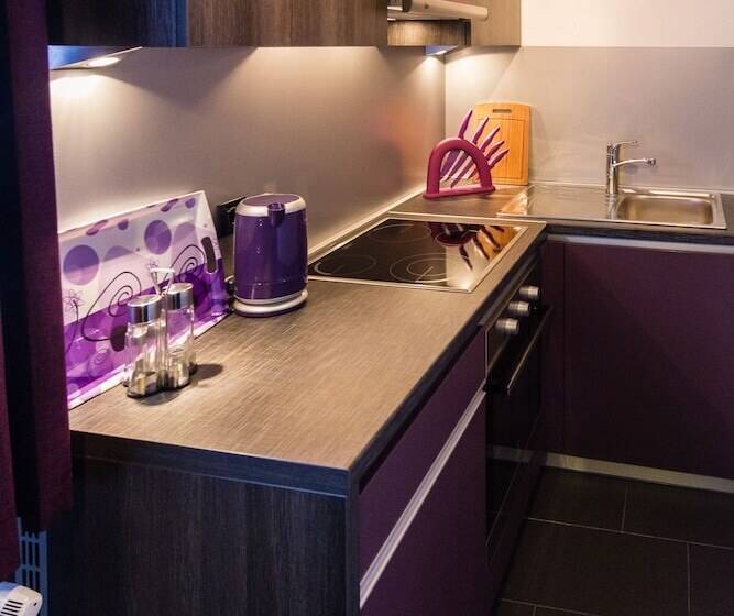 پانسیون Log In Rooms