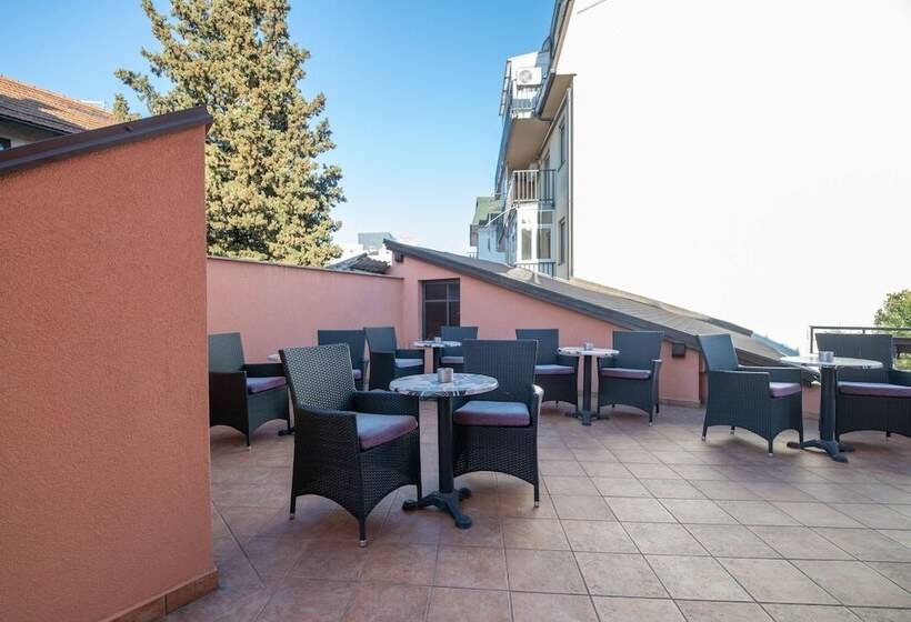 پانسیون Log In Rooms