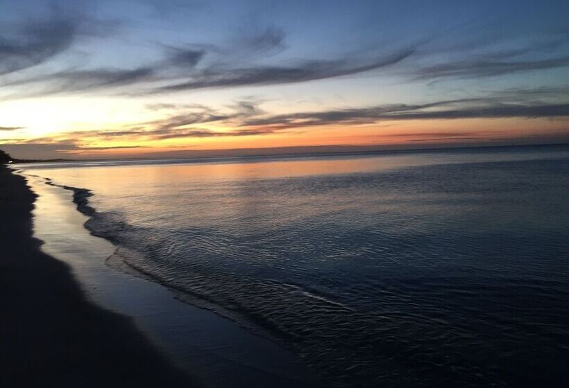 Aquawaters House By Barefoot Beach Stays