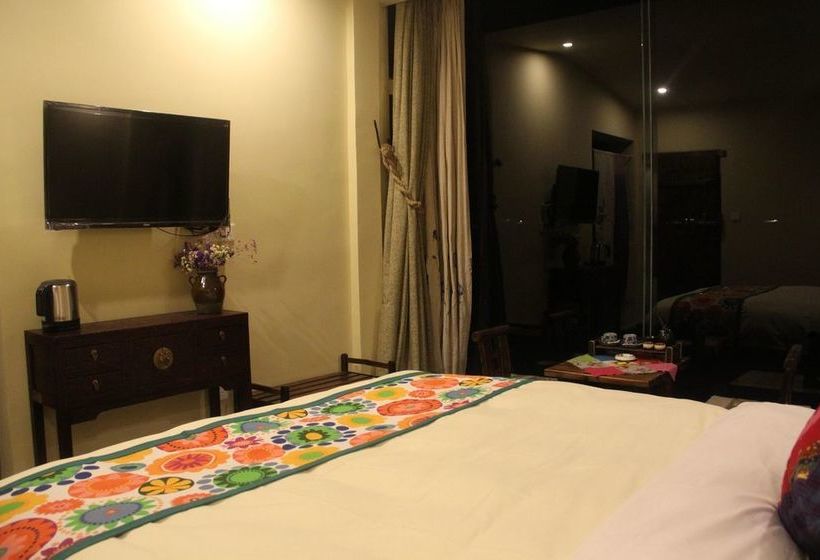 Buyi Hotel Resort Fuxian Lake