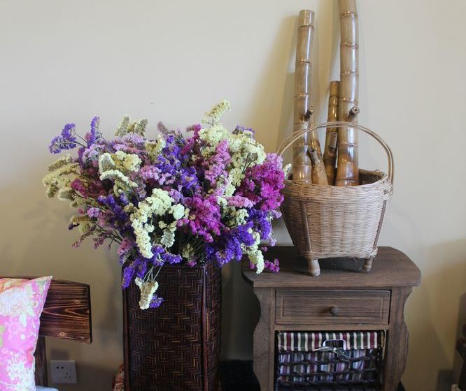 Buyi Hotel Resort Fuxian Lake