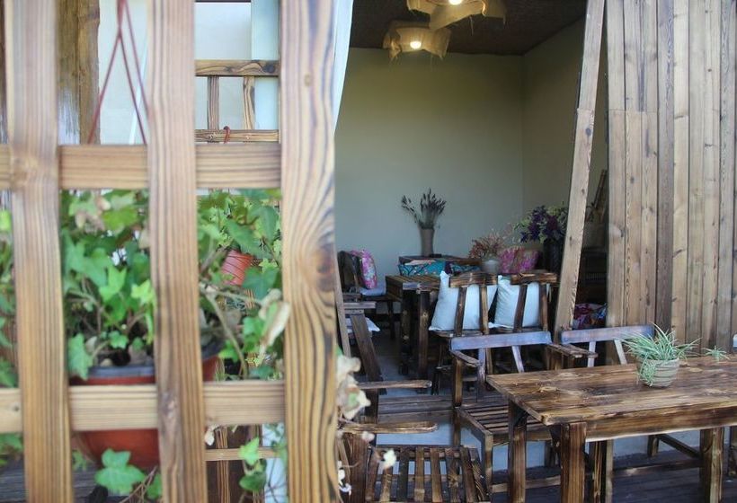 Buyi Hotel Resort Fuxian Lake