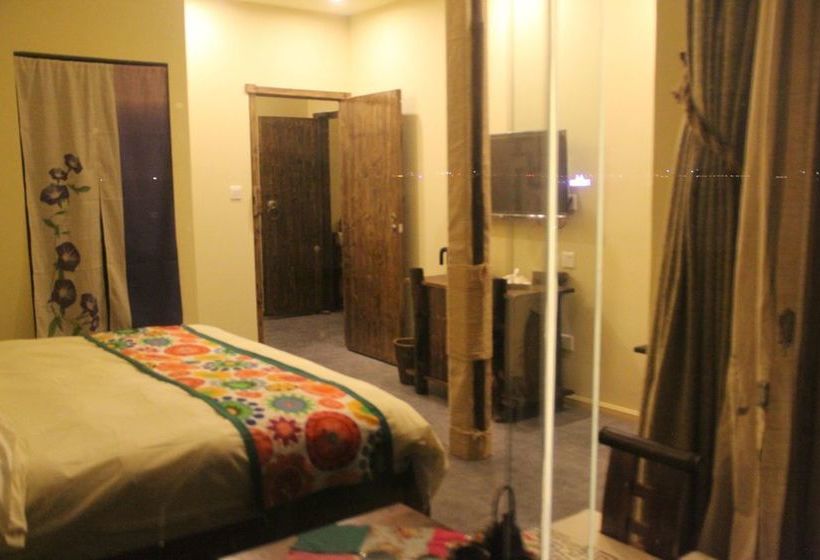 Buyi Hotel Resort Fuxian Lake