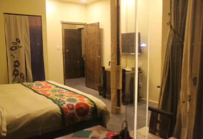 Buyi Hotel Resort Fuxian Lake