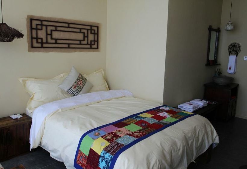 Buyi Hotel Resort Fuxian Lake