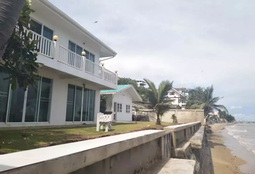 Gao Lighthouse Phala Beach