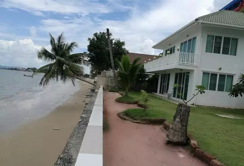Gao Lighthouse Phala Beach
