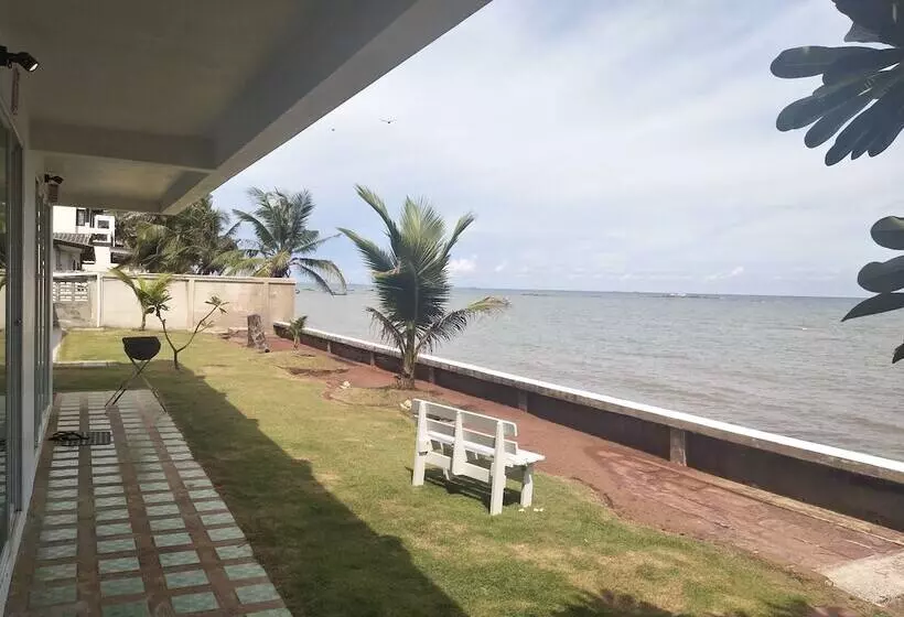 Gao Lighthouse Phala Beach