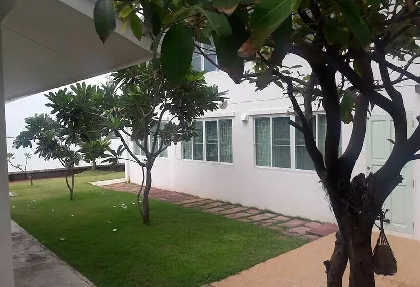 Gao Lighthouse Phala Beach