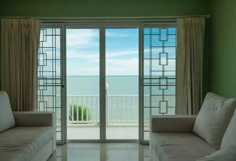 Gao Lighthouse Phala Beach