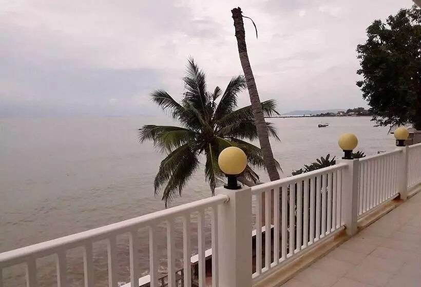 Gao Lighthouse Phala Beach