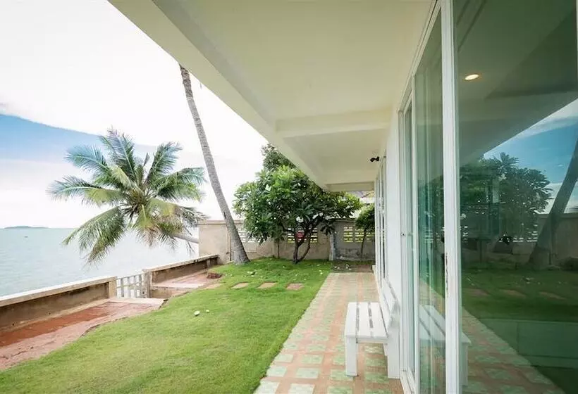 Gao Lighthouse Phala Beach