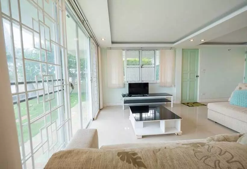 Gao Lighthouse Phala Beach