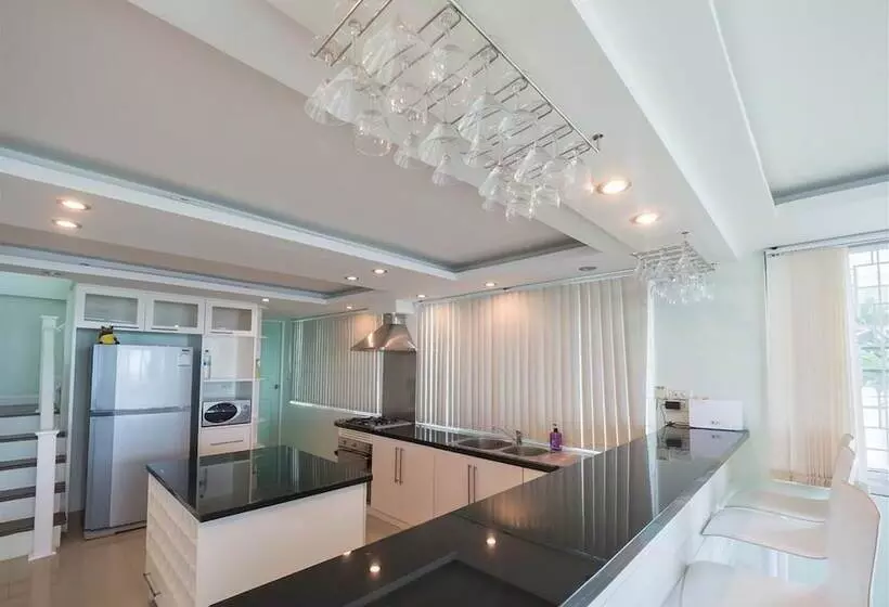 Gao Lighthouse Phala Beach