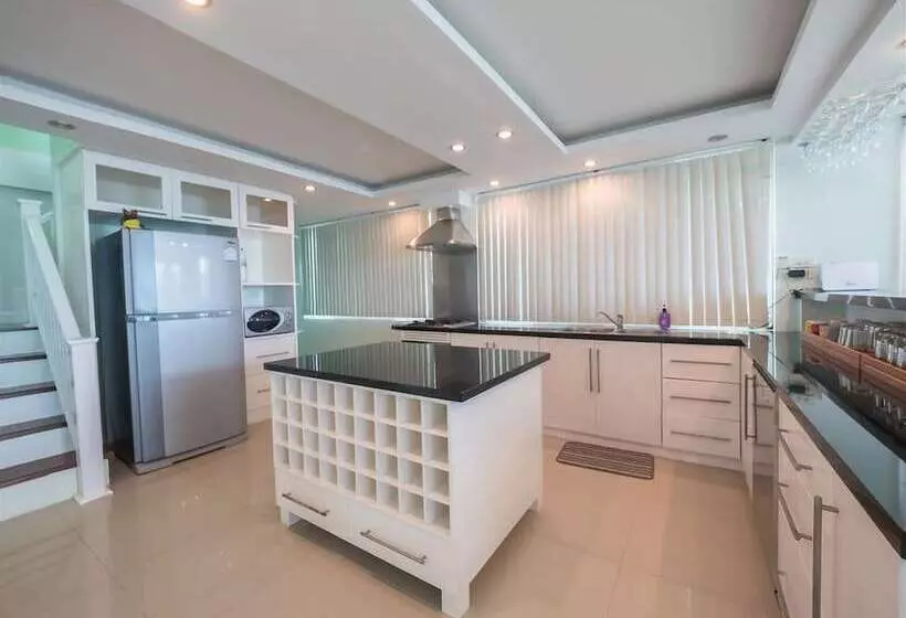 Gao Lighthouse Phala Beach