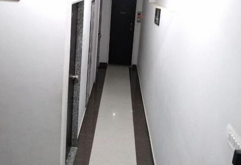 فندق Gayatri By Sky Stays