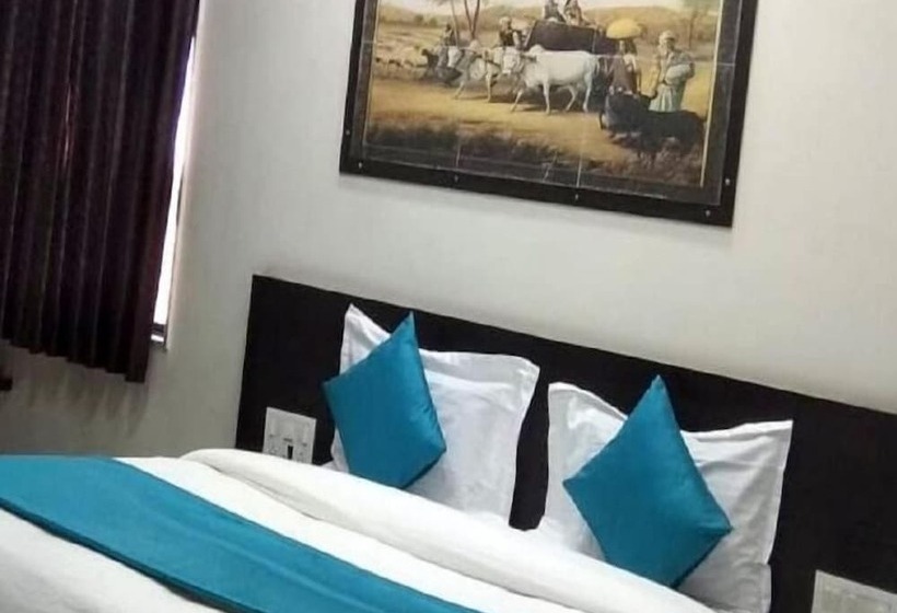 فندق Gayatri By Sky Stays