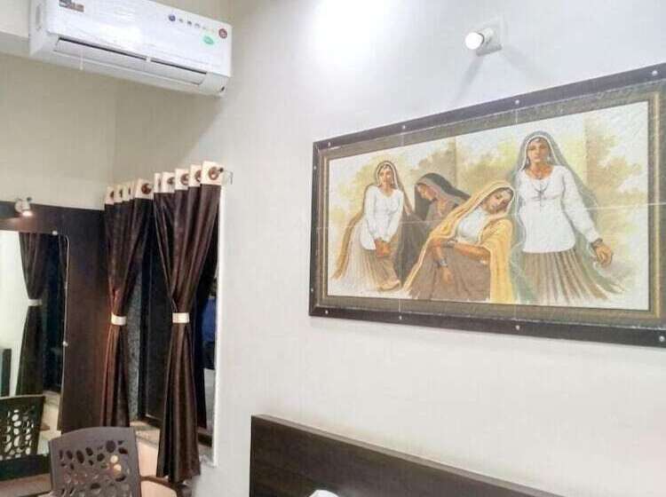 فندق Gayatri By Sky Stays