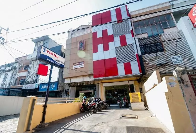 Hotelli Reddoorz Near Pasar Tarapung Siring Banjarmasin