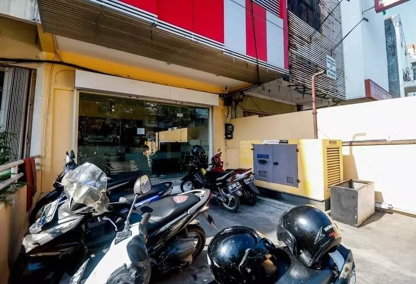 Hotelli Reddoorz Near Pasar Tarapung Siring Banjarmasin