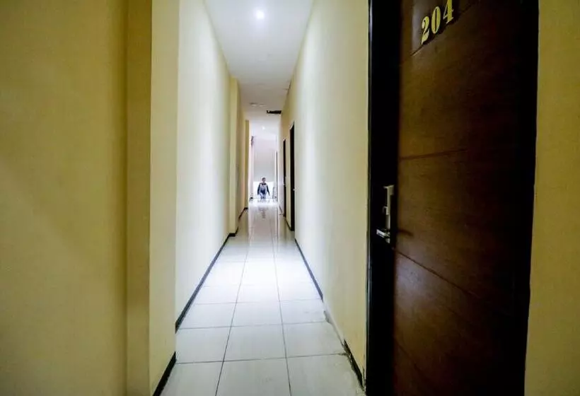 Hotelli Reddoorz Near Pasar Tarapung Siring Banjarmasin