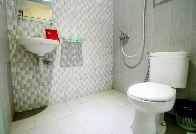 Hotelli Reddoorz Near Pasar Tarapung Siring Banjarmasin