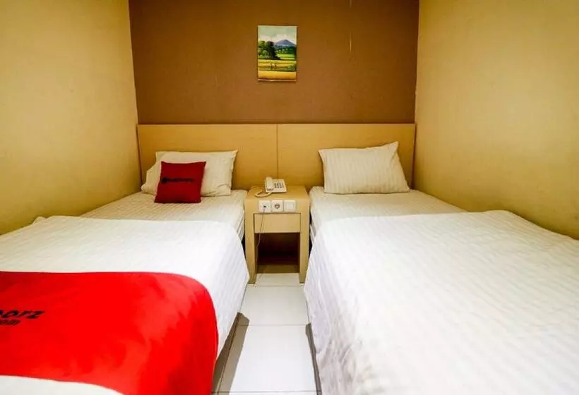 Hotelli Reddoorz Near Pasar Tarapung Siring Banjarmasin