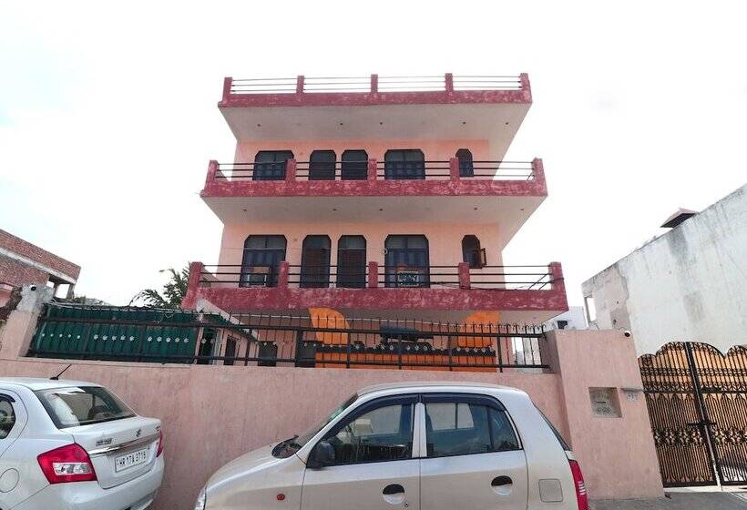 Pension Oyo 16146 Royal Guest House