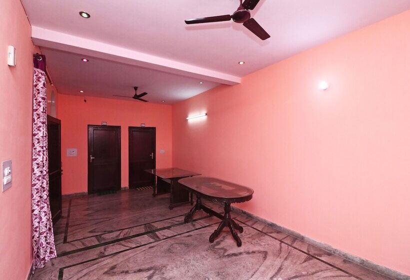 Pension Oyo 16146 Royal Guest House