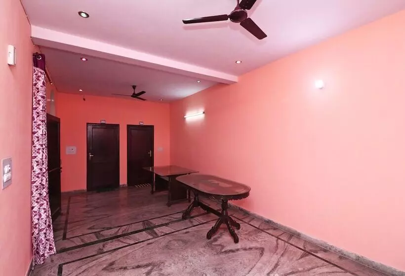Majatalo Oyo 16146 Royal Guest House