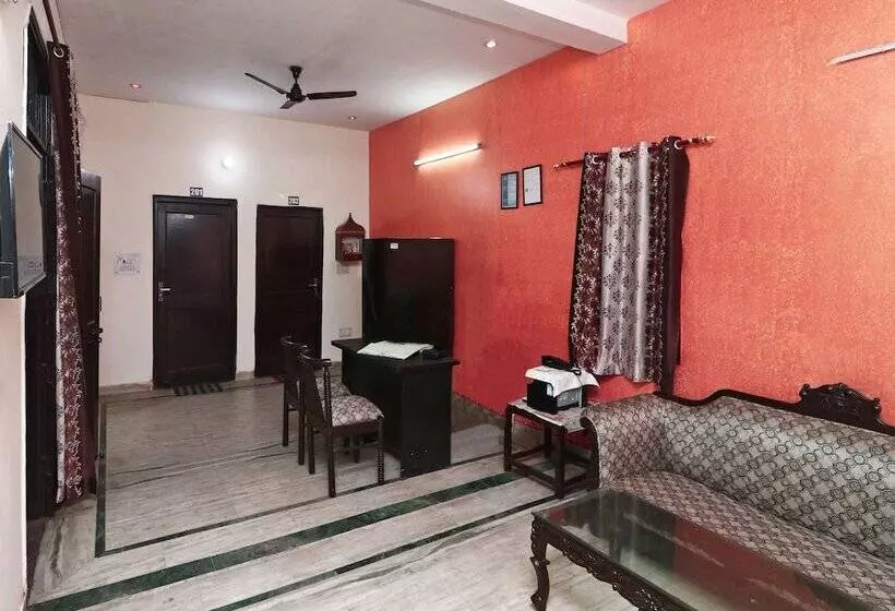 Majatalo Oyo 16146 Royal Guest House