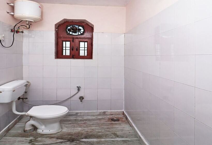 Pension Oyo 16146 Royal Guest House